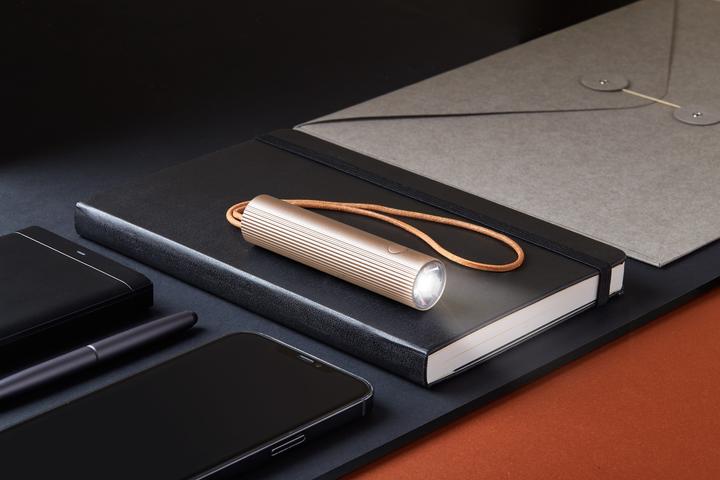 Actual product image Lexon Fine Bag Light 2