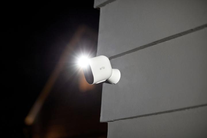 Produktbild Arlo Pro 4 Spotlight Kamera, 2er Set (2688 x 1520 Pixel)