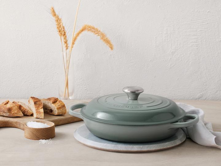Produktbild Le Creuset Shallow pan Evo 26cm Sea Salt (Bratpfanne, Gusseisen, 26 x 11.90 cm)