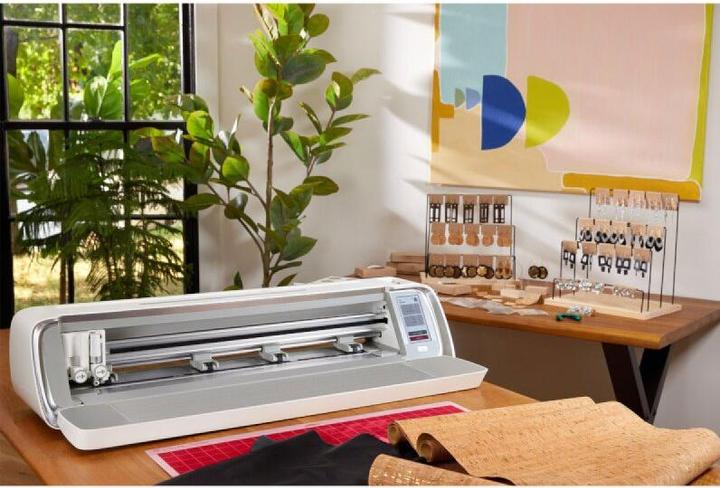 Actual product image Singer momento™ cutting machine 24"