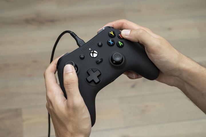 Actual product image Nacon Gaming EVOL-X Pro (Xbox Series X, Windows, Xbox One X, Xbox Series S, Xbox One S)