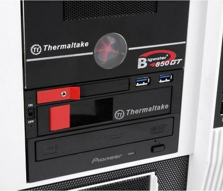 Actual product image Thermaltake ST0026Z Hard drive backplane 2.5/3.5 inch front panel