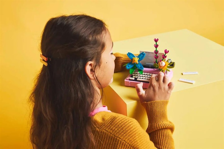 Produktbild LEGO Schreibmaschine mit Blumen (31169, LEGO Creator 3-in-1)