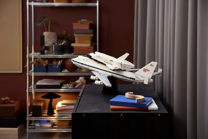 Immagine prodotto LEGO Jumbo per il trasporto dello Space Shuttle (10360, LEGO Icons)