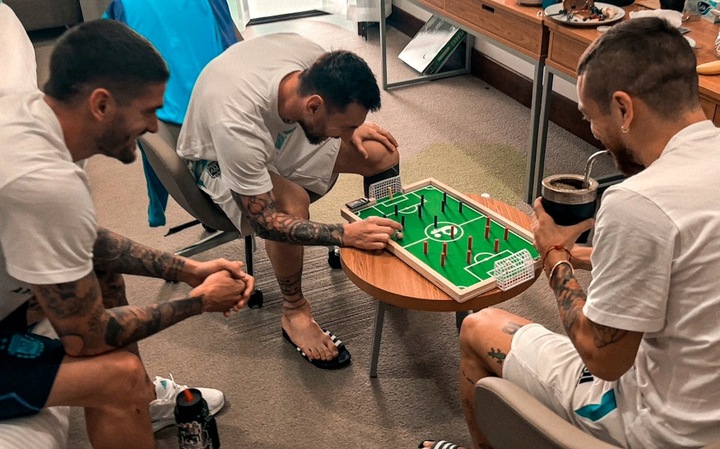 Produktbild Plakks Das Fussball-Brettspiel