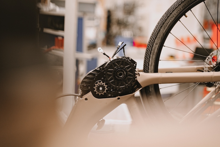 Produktbild Rockrider E-Bike Trekkingrad 28 Zoll E-ACTV 900 Automatikgetriebe tiefer Einstieg - grau