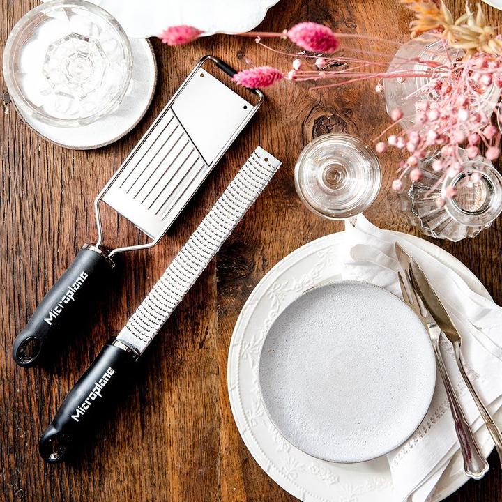 Produktbild Microplane Gourmet Raspel Set mit Schutzhandschuh