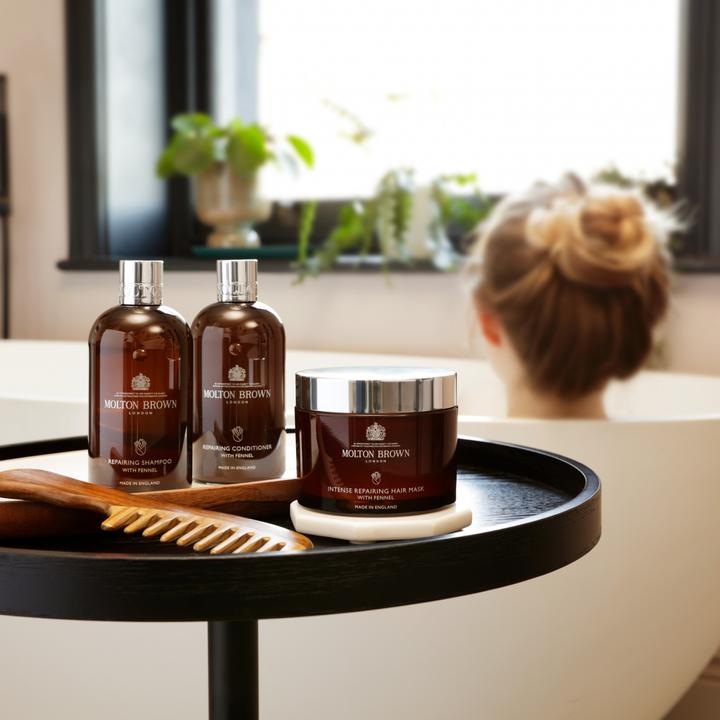 Actual product image Molton Brown Repairing Conditioner with Fennel (300 ml)