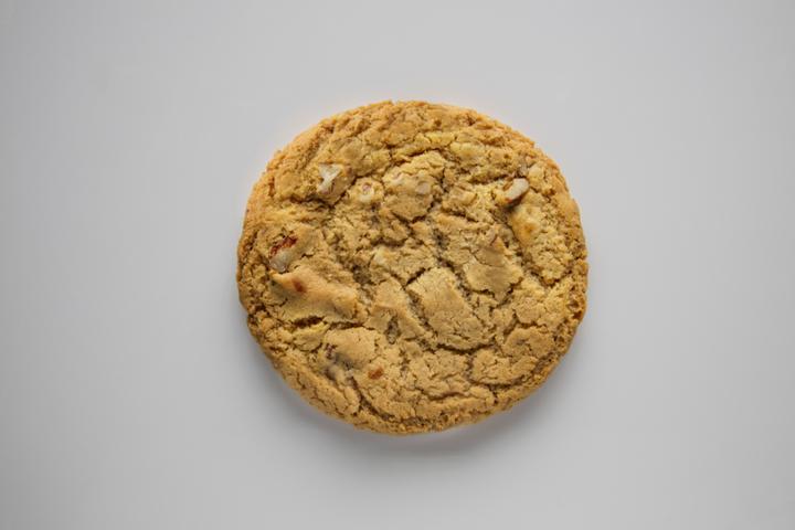 Actual product image Freely Handustry Almond & Pecan Nut Cookie (1 pcs., 65 g)