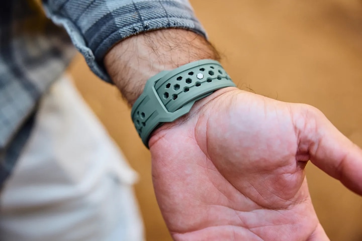 Actual product image UAG Urban Armor Gear Monarch Strap| Apple Watch Ultra/42/44/45/46mm| olive/titanium| (194158117236) (Fluoroelastomer, Rubber, Apple Watch Ultra)