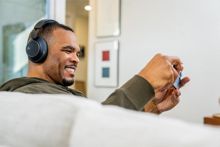 Actual product image Poly Voyager Surround 80 (Wireless, USB-C)