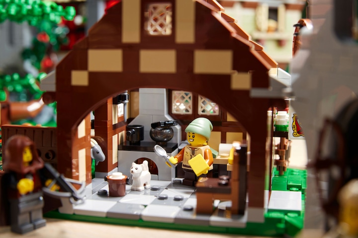Productafbeelding LEGO Middeleeuws stadsplein (10332, LEGO Icons, LEGO Zeldzame Sets)