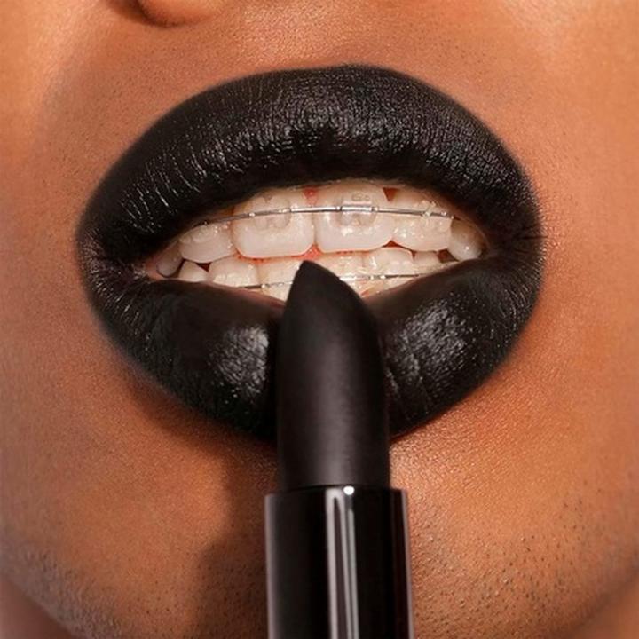 Produktbild 3INA Matte Black Lipstick mit Magnetverschluss Hydrating Finish Cruelty Paraben Free and Vegan 0.11oz