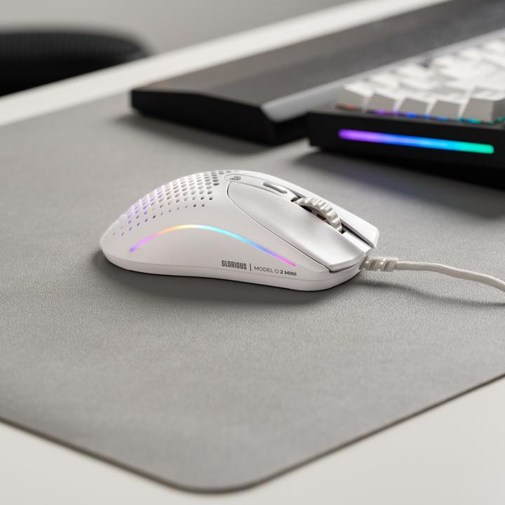 Produktbild Glorious Model O 2 Mini Gaming Maus, RGB - weiss (Kabelgebunden)