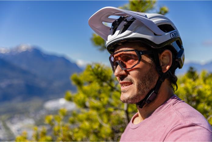 Immagine prodotto Coast Optics Occhiali sportivi Nita neri con cristalli rosa e lenti trasparenti (Nero, Cristallo Rosa, Lucidi)