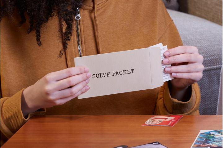 Actual product image Hasbro Gaming Cluedo Escape (German, 1 - 6 Players)