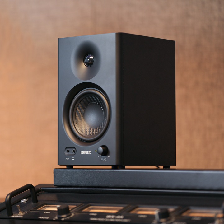 Actual product image Edifier MR4