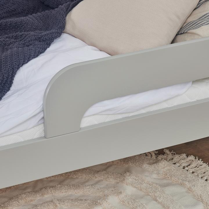 Produktbild Hoppekids Kinderbett Kleinkinderbett aus MDF & massiver Eiche + Rausfallschutz 70x160cm in Grau von (70 x 160 cm)