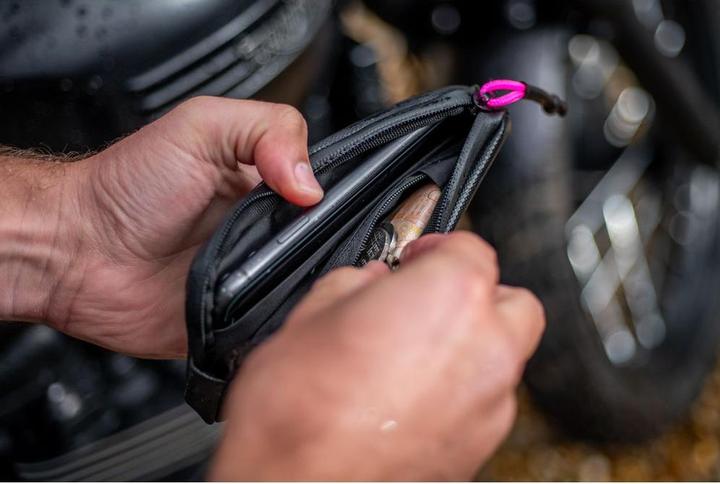 Produktbild Muc-Off Essential Case waterproof