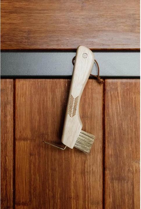 Actual product image Grooming Deluxe Hoof pick for horse with metal bristles and magnet