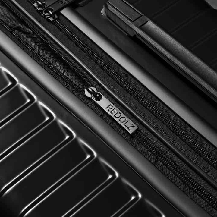 Actual product image Redolz Essentials 18 4-wheel trolley 76 cm with expansion fold (110 l)