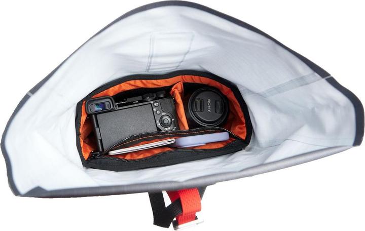 Actual product image Revelate Designs Egress Pocket Handlebar Bag, 2.8L, waterproof, black (Handlebar bag)