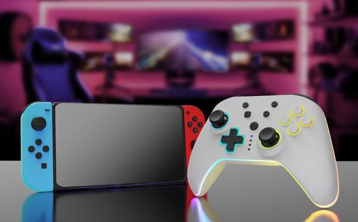 Actual product image Hyperkin NuRival Light Up Wireless Game Controller - white (NSW) (Switch OLED)