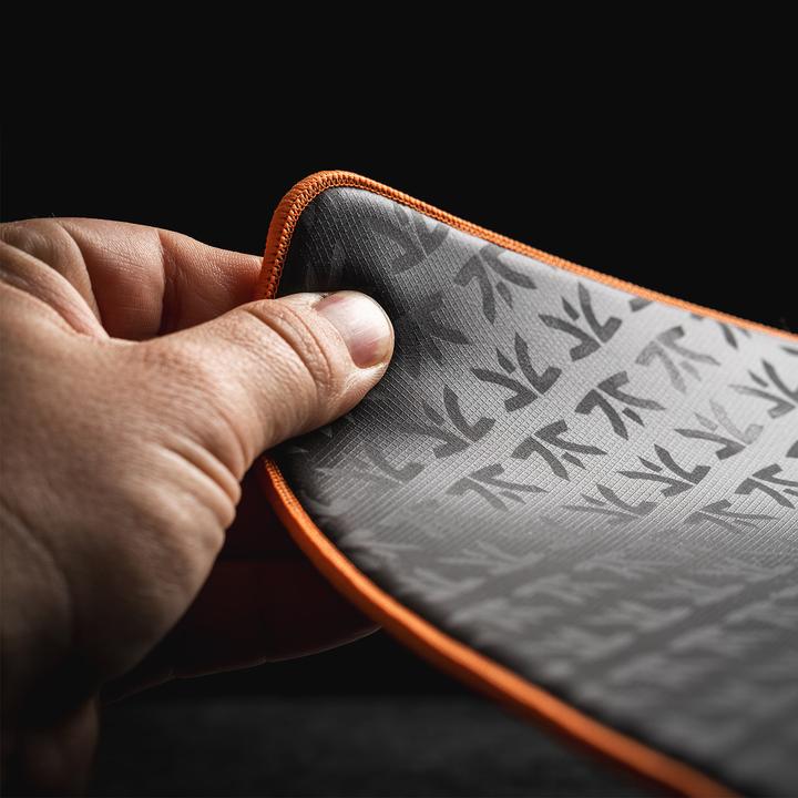 Productafbeelding Fnatic MAX Focus 3 L Pro Gaming Muismat, Sunrise Orange Glad Doek Controle Oppervlak, Waterbestendig (L)