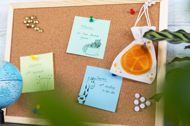 Actual product image Idena Pinboard 90x60cm with accessories (Bulletin board, 90 x 60 cm)