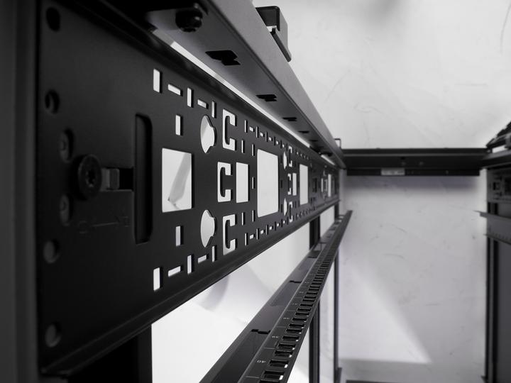 Produktbild APC NetShelter SX 42U, Serverschrank 42HE (42 HE, 19 Zoll Rack)