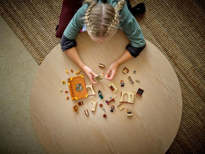 Image du produit LEGO Le moment de Poudlard : la classe de transformation (76382, LEGO Harry Potter)