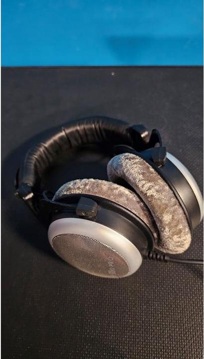 Produktbild Beyerdynamic Dt 880 Pro (keine Geräuschunterdrückung, Kabelgebunden)