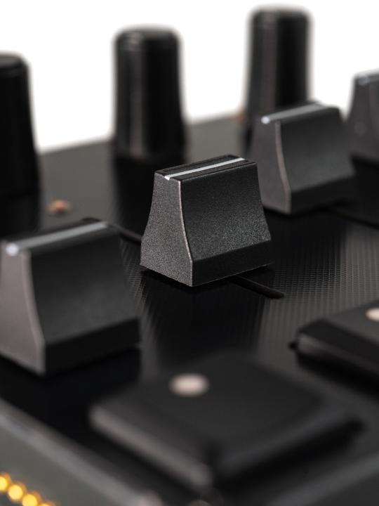 Produktbild Intech Studio Grid Series 3 - PBF4 Linear Mechanical