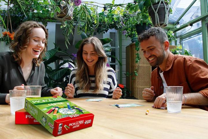 Actual product image Amigo Pick a Pen: Gardens Roll + Write 2-4 players 8+ (German)