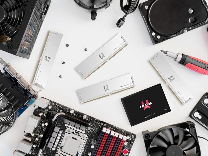 Actual product image Goodram IRP-W4000D4V64L18S/16GDC (2 x 8GB, 4000 MHz, DDR4-RAM, DIMM)