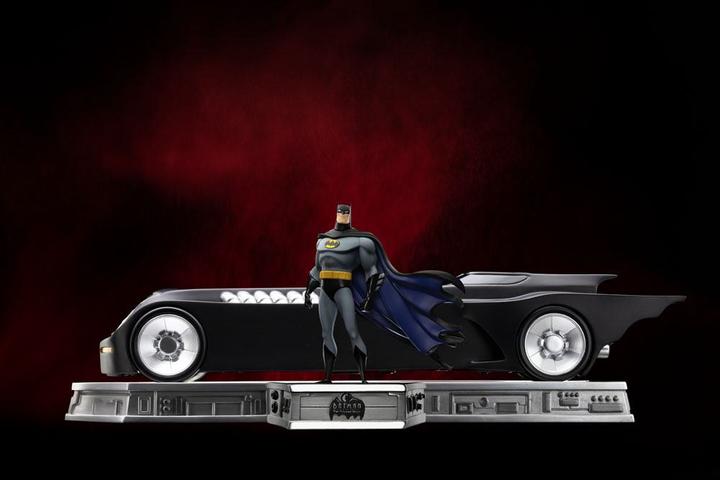 Actual product image Iron Studios BATMAN ANIMATED - Batman et Batmobile - Statuette ArtScale Deluxe 1/10