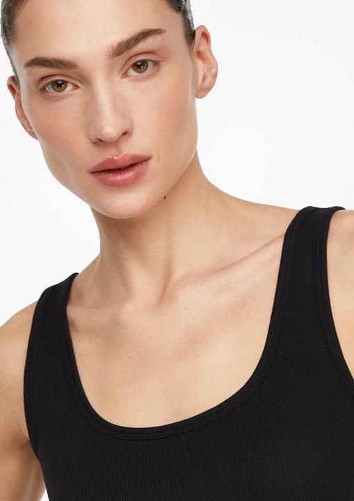 Produktbild Comma Geripptes Top mit V-Ausschnitt im Slim Fit (46)