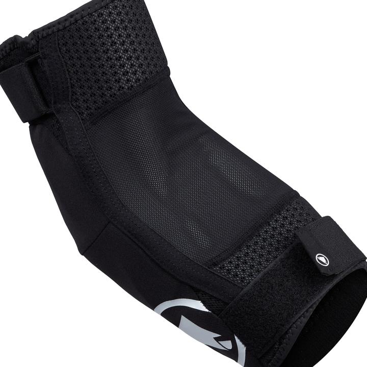 Actual product image Endura Strack Elbow Protector, Bk (S)