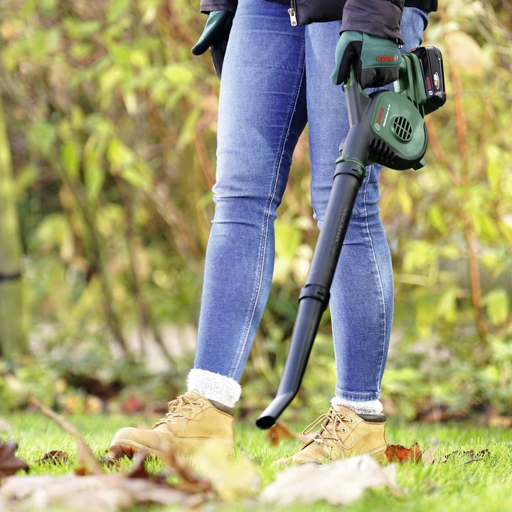 Produktbild Bosch Home & Garden UniversalLeafBlower 18V-130 (Akkubetrieb, Laubbläser)