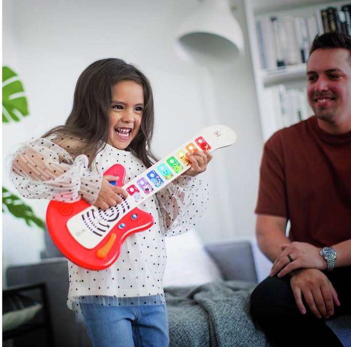 Actual product image Hape Deluxe Magic Touch Guitar (German, French, Italian, English)