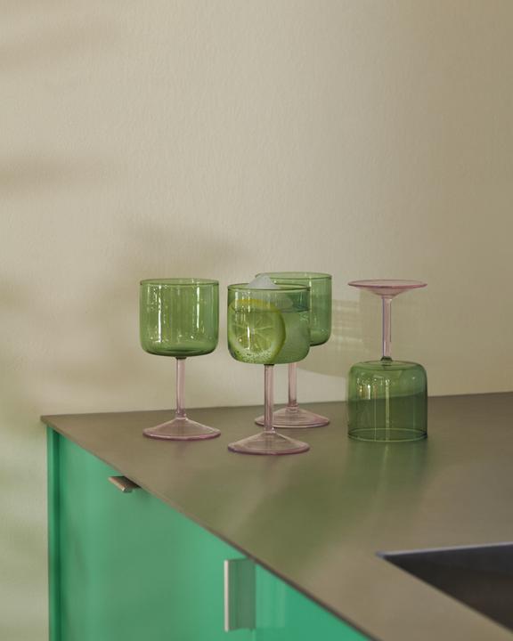 Produktbild HAY - Tint Wine Glass Set of 2 - Green and pink (2 Gläser, Weingläser Set)