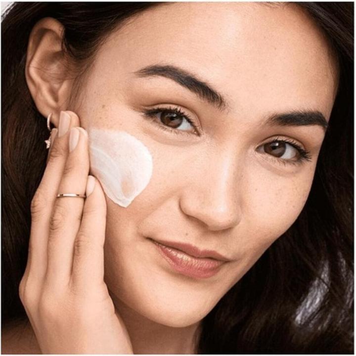 Actual product image Olay Regenerist Glow Hydrating Primer and Day Cream for Radiant Skin 50ml