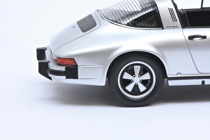 Produktbild Schuco Porsche 911 Targa silber 1:18