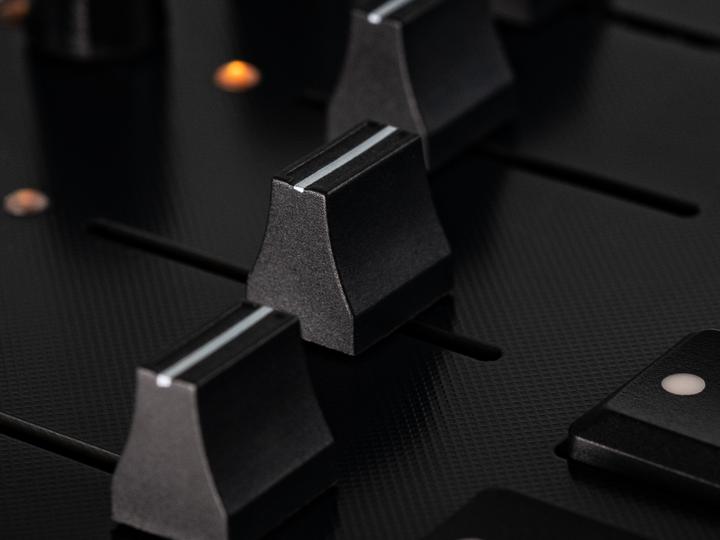 Produktbild Intech Studio Grid Series 3 - PBF4 Linear Mechanical
