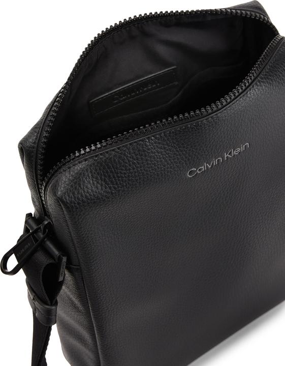 Immagine prodotto Calvin Klein Borsa a tracolla CK Must Reporter PF22 (51% POLIESTERE RICICLATO, 49% POLIURETANO)