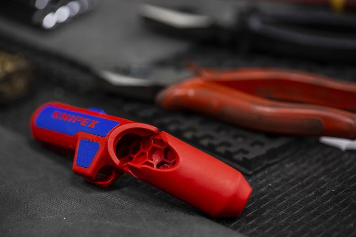 Actual product image Knipex ErgoStrip (135 mm)