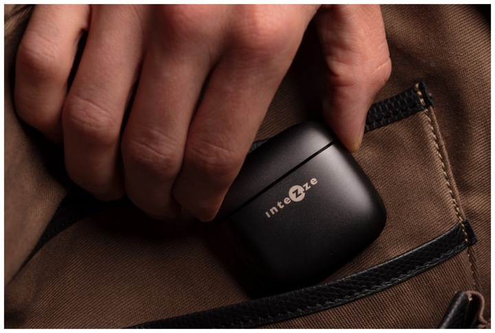 Actual product image Intezze CLIQ In-ear Bluetooth Handsfree Headphones with Charging Case Black