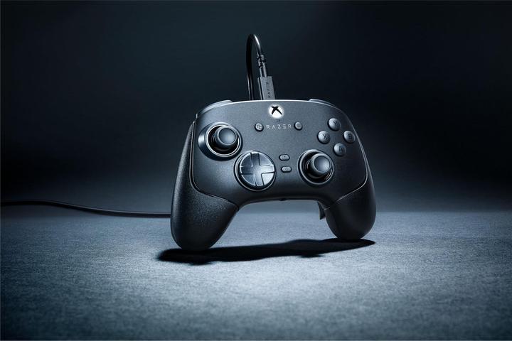 Image du produit Razer Wolverine V3 Tournament Edition, noir - Manette e-sport filaire pour Xbox & PC (Xbox Series S, Xbox One S, PC, Xbox One X, Xbox Series X)