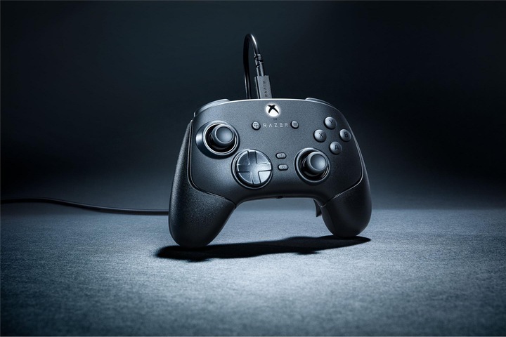 Image du produit Razer Wolverine V3 Tournament Edition, noir - Manette e-sport filaire pour Xbox & PC (Xbox Series S, Xbox One S, PC, Xbox One X, Xbox Series X)