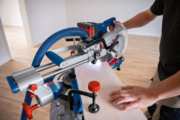 Image du produit Bosch Professional Scie pendulaire à onglet à accu BOSCH Click+Go GCM 18V-216 D BITURBO